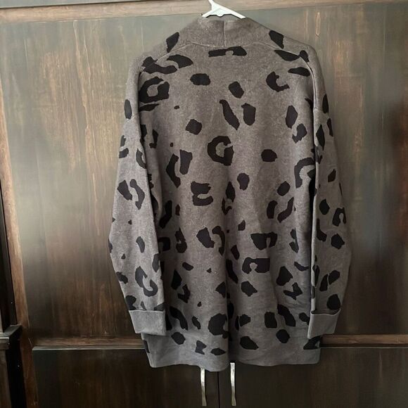 Gray Black Animal Print Cardigan Sweater Medium - Picture 2 of 4